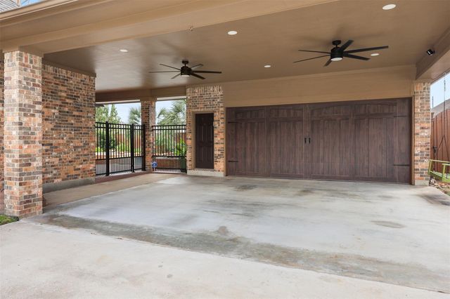 2214 W Lonesome Dove Drive, Deer Park, TX 77536
