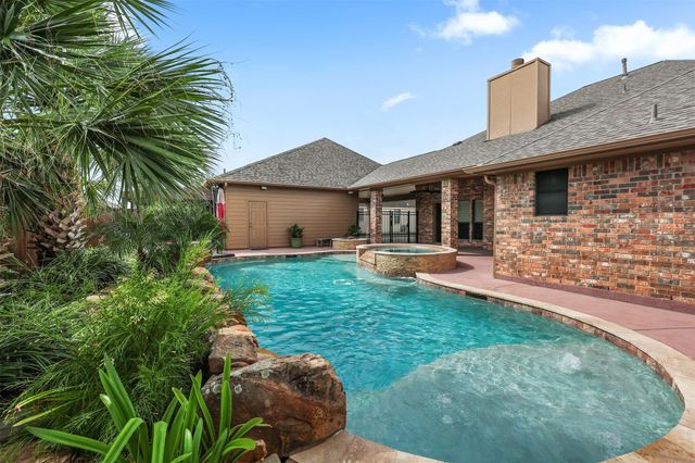 2214 W Lonesome Dove Drive, Deer Park, TX 77536