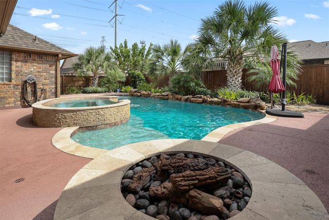 2214 W Lonesome Dove Drive, Deer Park, TX 77536
