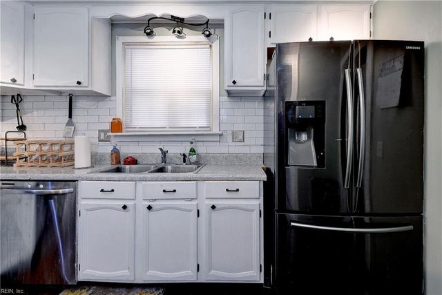 12 Gillis RD, Portsmouth, VA 23702