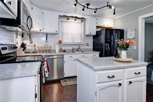 12 Gillis RD, Portsmouth, VA 23702