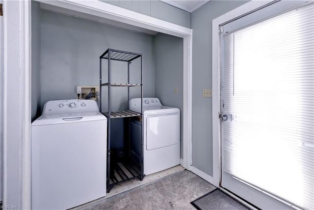 12 Gillis RD, Portsmouth, VA 23702