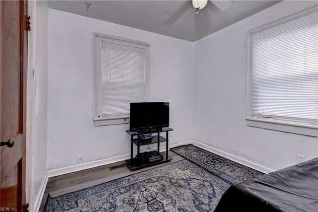 12 Gillis RD, Portsmouth, VA 23702