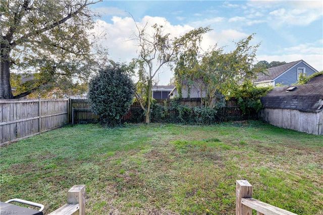 12 Gillis RD, Portsmouth, VA 23702