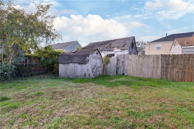 12 Gillis RD, Portsmouth, VA 23702