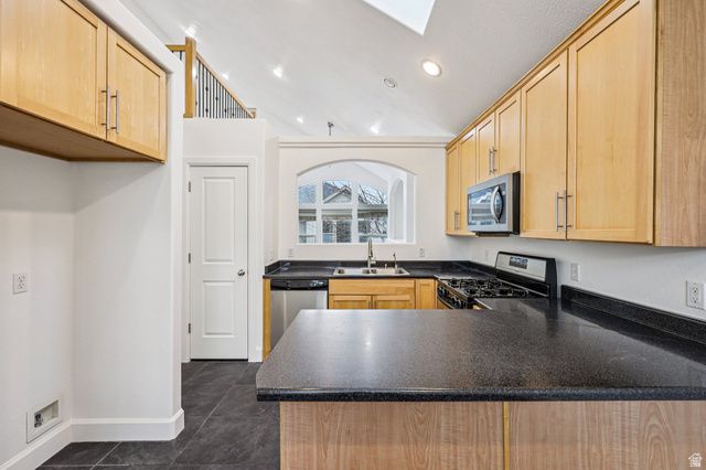 3884 W CORAL DUNE DR, South Jordan, UT 84009