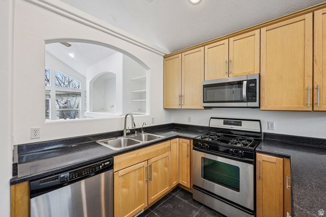 3884 W CORAL DUNE DR, South Jordan, UT 84009