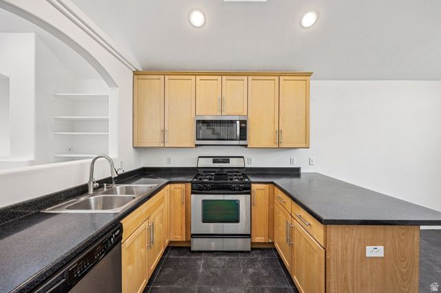 3884 W CORAL DUNE DR, South Jordan, UT 84009