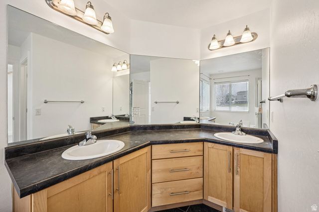 3884 W CORAL DUNE DR, South Jordan, UT 84009