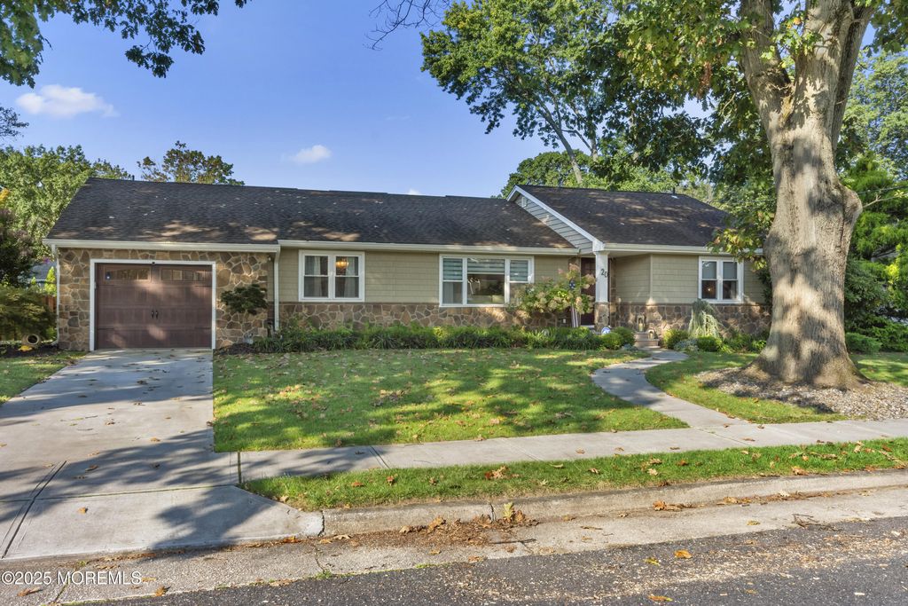 20 Brookwood Drive, Freehold, NJ 07728