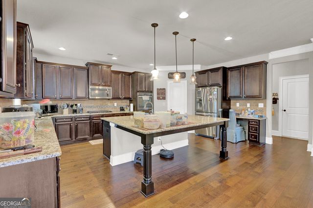 1071 Virginia Oak Lane, Lawrenceville, GA 30045