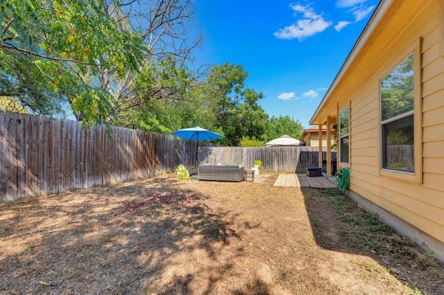 8901 Meridian Oak LN, Austin, TX 78744