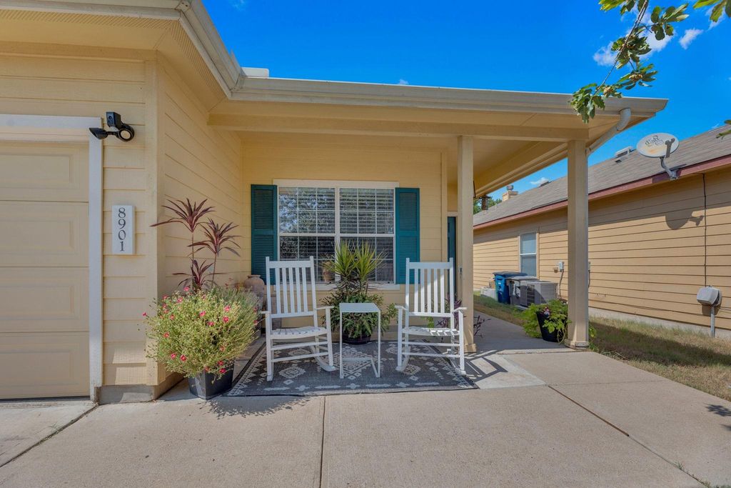 8901 Meridian Oak LN, Austin, TX 78744