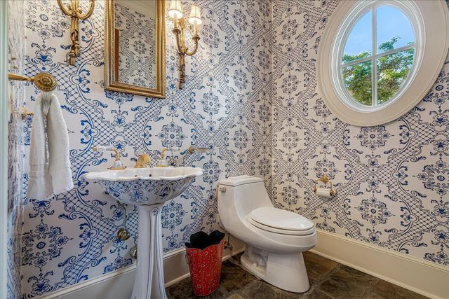 202 CLOISTER GREEN LN, Memphis, TN 38120