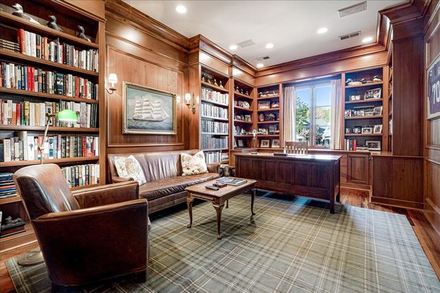 202 CLOISTER GREEN LN, Memphis, TN 38120