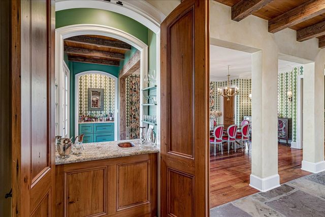 202 CLOISTER GREEN LN, Memphis, TN 38120