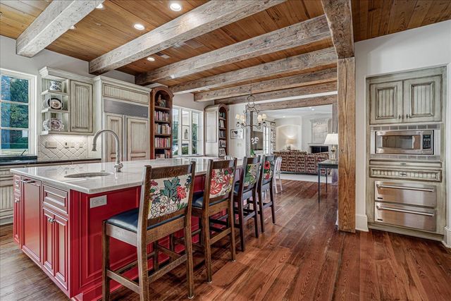 202 CLOISTER GREEN LN, Memphis, TN 38120