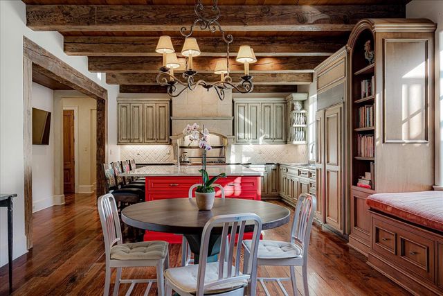 202 CLOISTER GREEN LN, Memphis, TN 38120