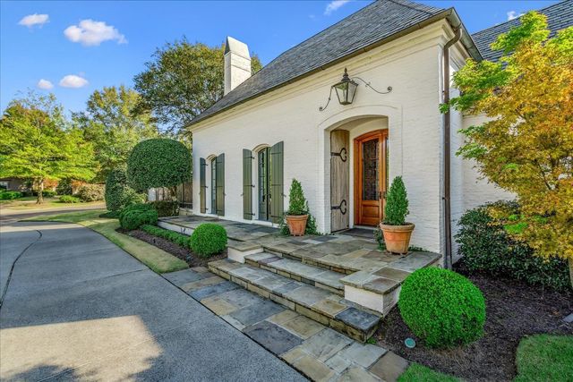 202 CLOISTER GREEN LN, Memphis, TN 38120