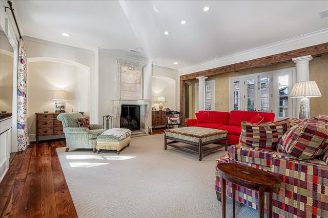 202 CLOISTER GREEN LN, Memphis, TN 38120