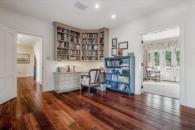 202 CLOISTER GREEN LN, Memphis, TN 38120