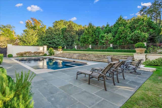 202 CLOISTER GREEN LN, Memphis, TN 38120