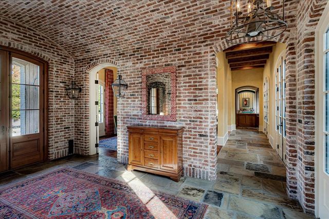 202 CLOISTER GREEN LN, Memphis, TN 38120