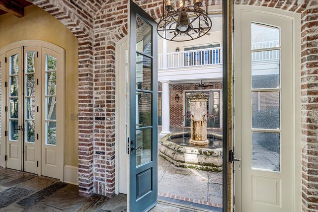 202 CLOISTER GREEN LN, Memphis, TN 38120