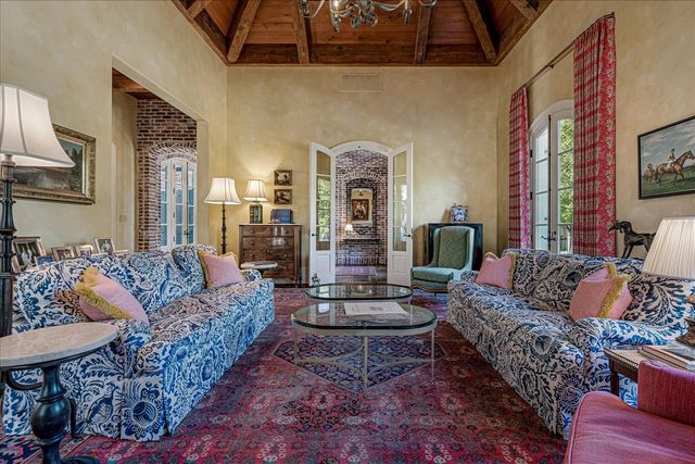 202 CLOISTER GREEN LN, Memphis, TN 38120