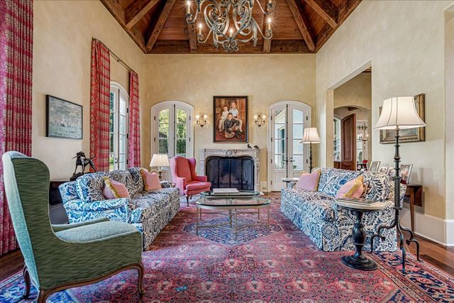 202 CLOISTER GREEN LN, Memphis, TN 38120