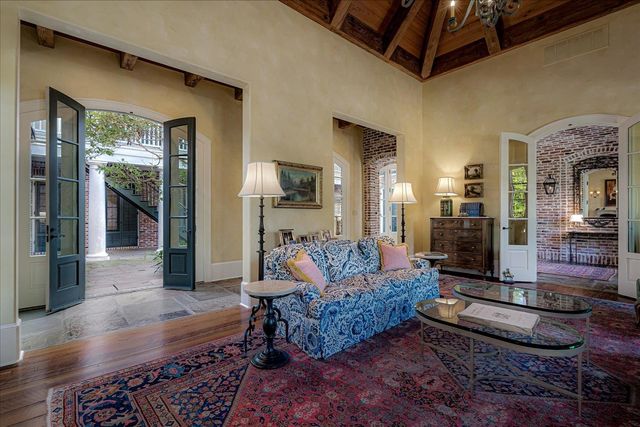 202 CLOISTER GREEN LN, Memphis, TN 38120