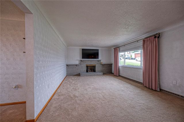 255 Henry Dr, North Huntingdon, PA 15642