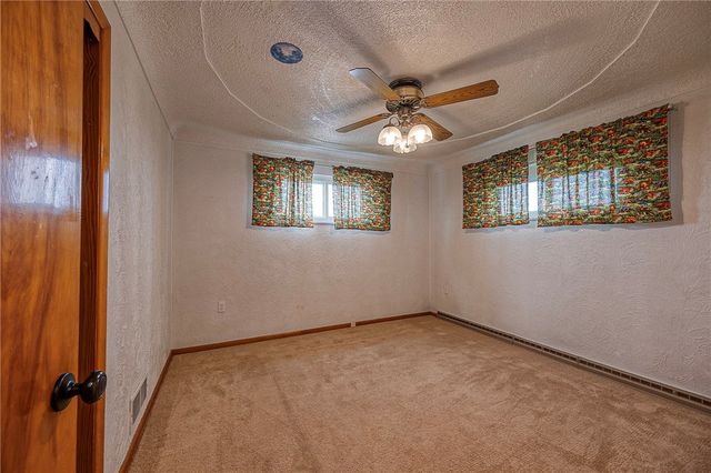 255 Henry Dr, North Huntingdon, PA 15642