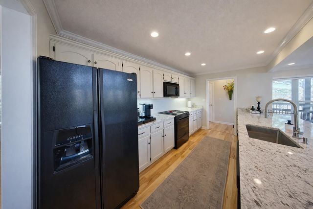 30 POINT GRAND CT, Savannah, TN 38372