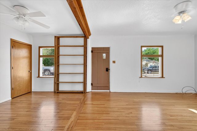 836 Garden Road SW, Albuquerque, NM 87105