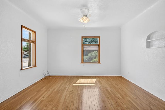 836 Garden Road SW, Albuquerque, NM 87105
