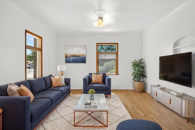 836 Garden Road SW, Albuquerque, NM 87105