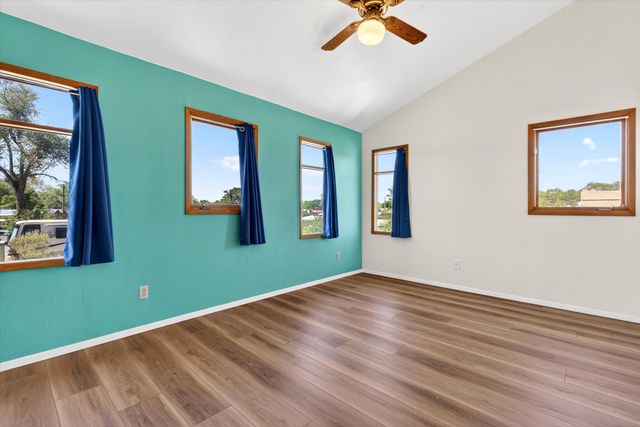 836 Garden Road SW, Albuquerque, NM 87105