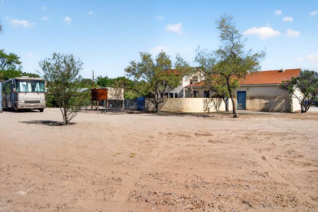 836 Garden Road SW, Albuquerque, NM 87105