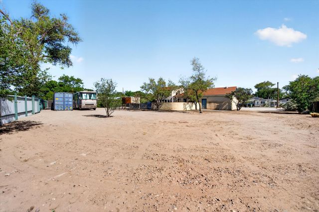 836 Garden Road SW, Albuquerque, NM 87105