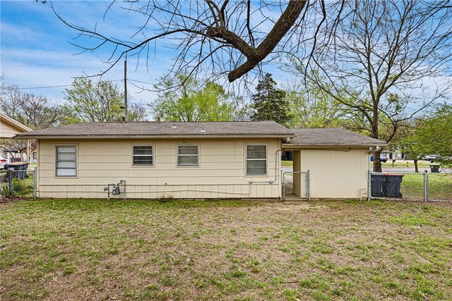 821 Parker Road, Russellville, AR 72801