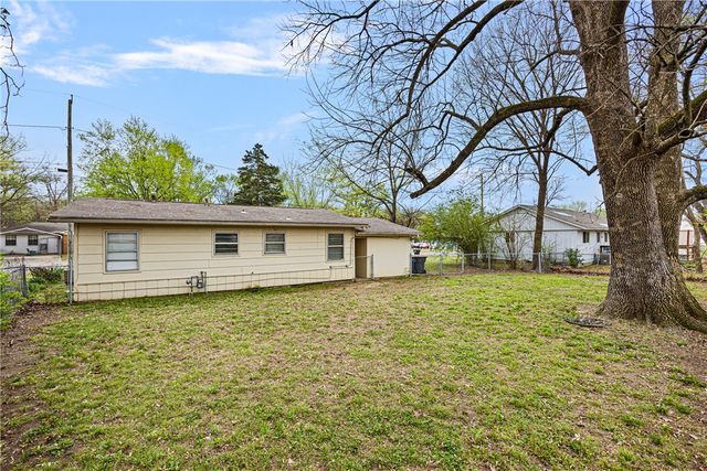 821 Parker Road, Russellville, AR 72801