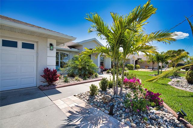 22 MEDALIST COURT, Rotonda West, FL 33947