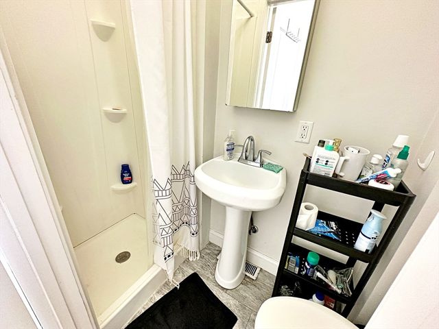 111 Maverick St 2, Boston, MA 02128