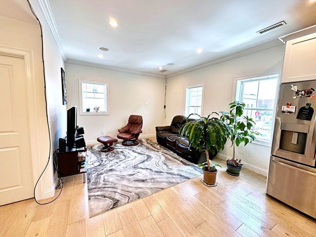 111 Maverick St 2, Boston, MA 02128