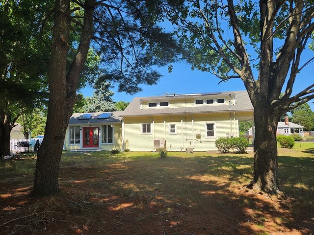48 Captain Courtois Dr, Attleboro, MA 02703