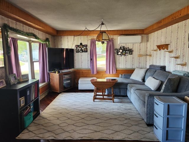 48 Captain Courtois Dr, Attleboro, MA 02703