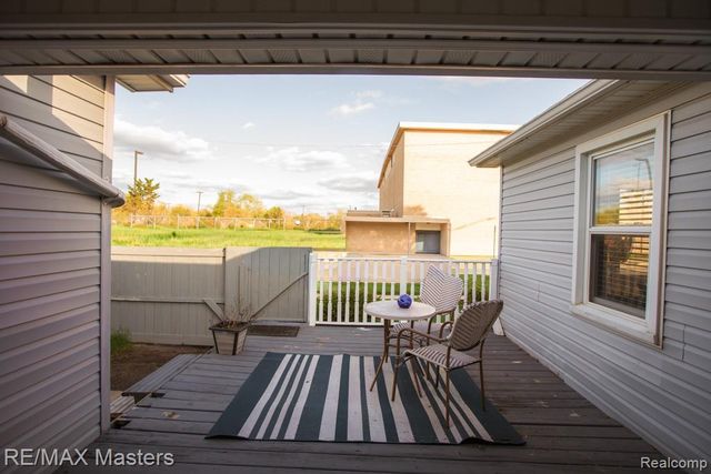 26110 Ypsilanti Street, Flat Rock, MI 48134