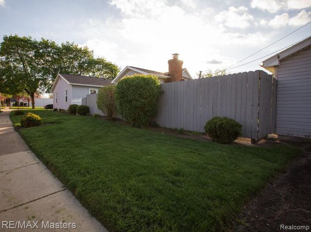 26110 Ypsilanti Street, Flat Rock, MI 48134