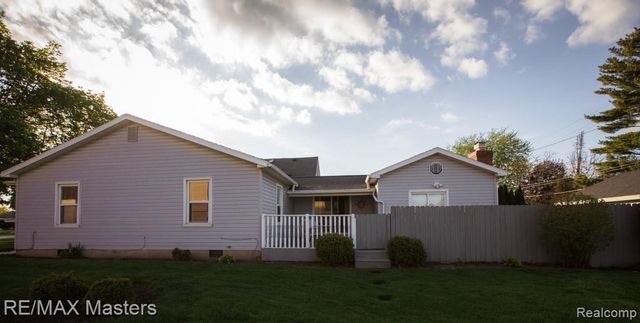 26110 Ypsilanti Street, Flat Rock, MI 48134